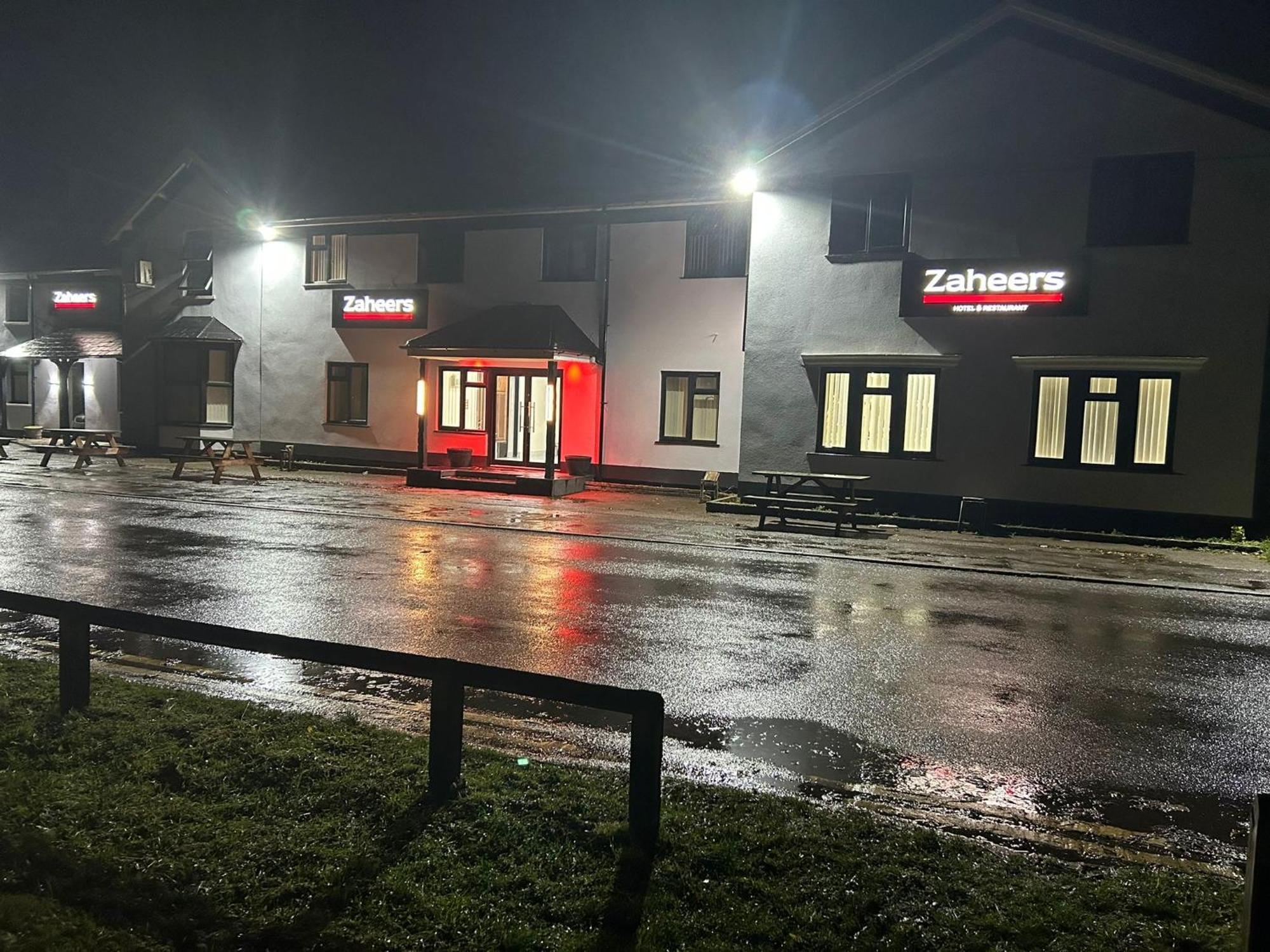 Zaheer'S Hotel Baldock Exterior photo